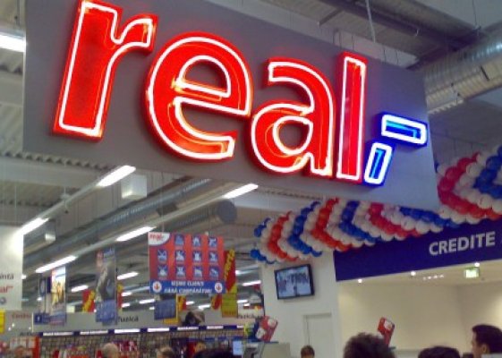 Real şi-a redus pierderile, iar viitorul proprietar, Auchan, a trecut pe profit